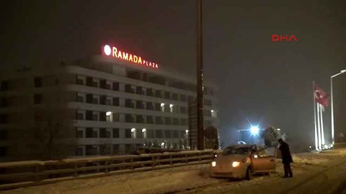 Trabzon\'da Uçuşlara Kar Engeli