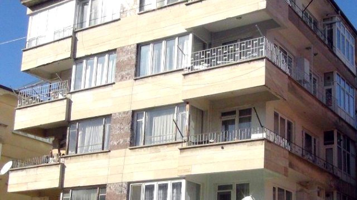 Yerinden Çıkan Boruyu Takmak İsterken 5 Katlı Binadan Düştü