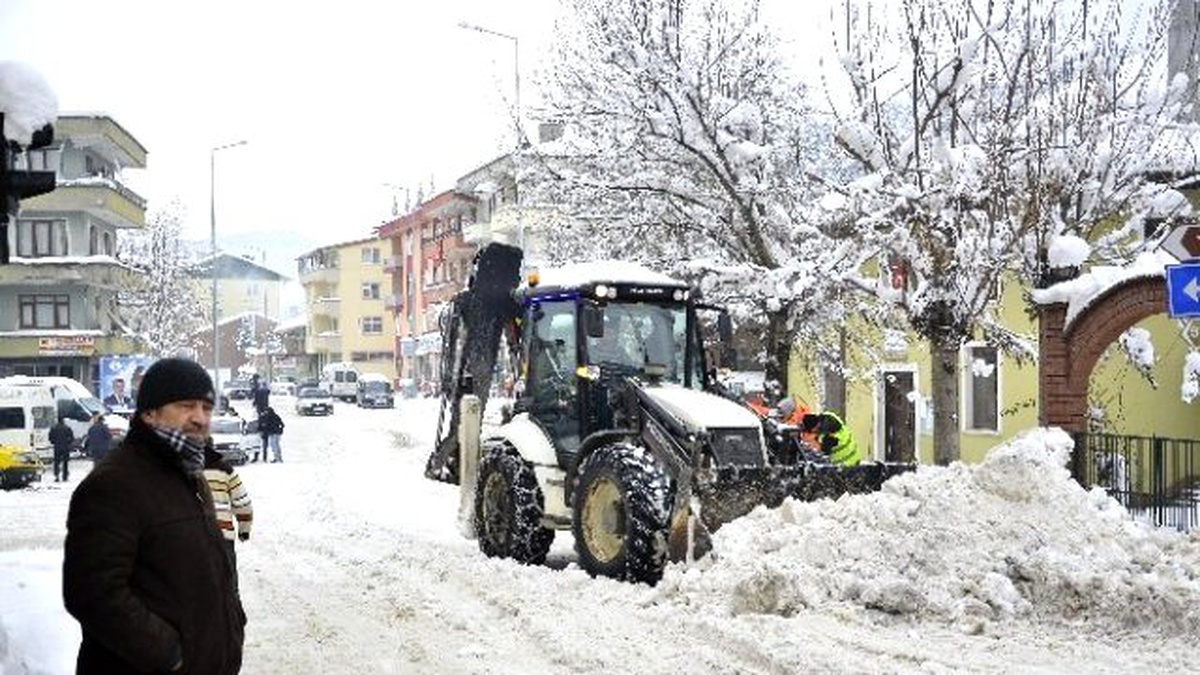 Yığılca Belediyesi\'nden Örnek Kar Çalışması