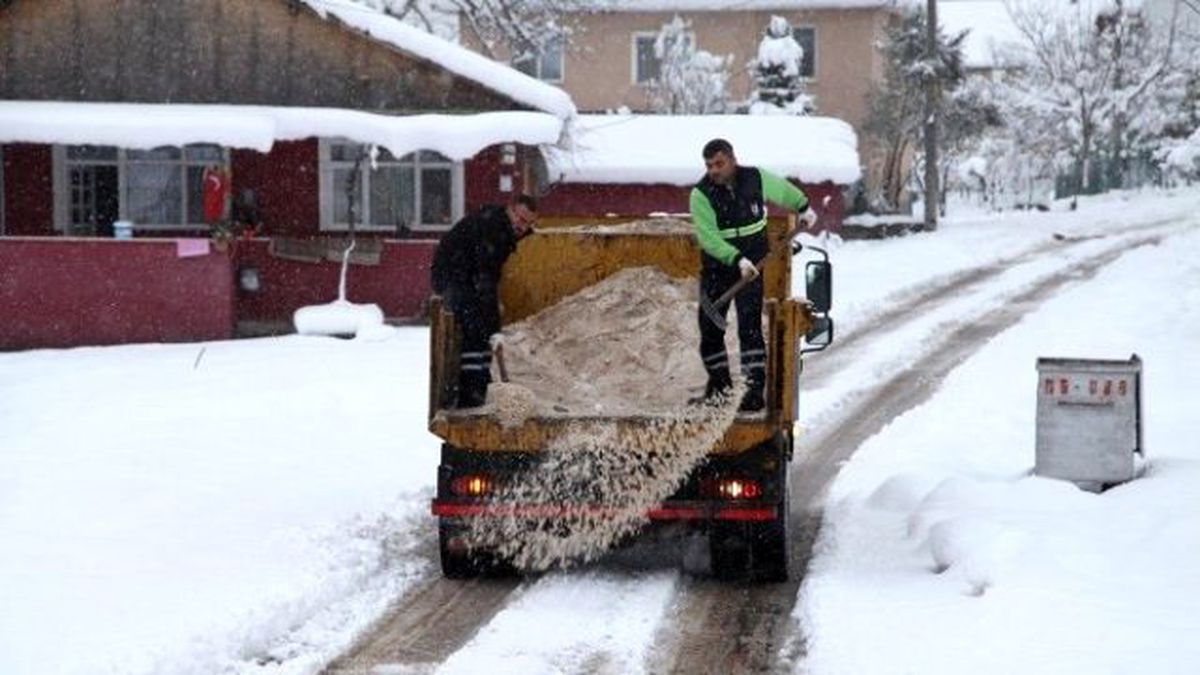 Yoğun Kar Yağışına Rağmen Başiskele \'De Yollar Açık