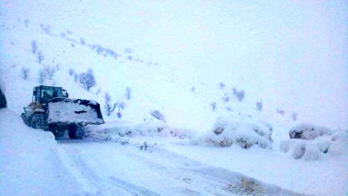 Yol Açma Çalışmaları Aralıksız Devam Ediyor