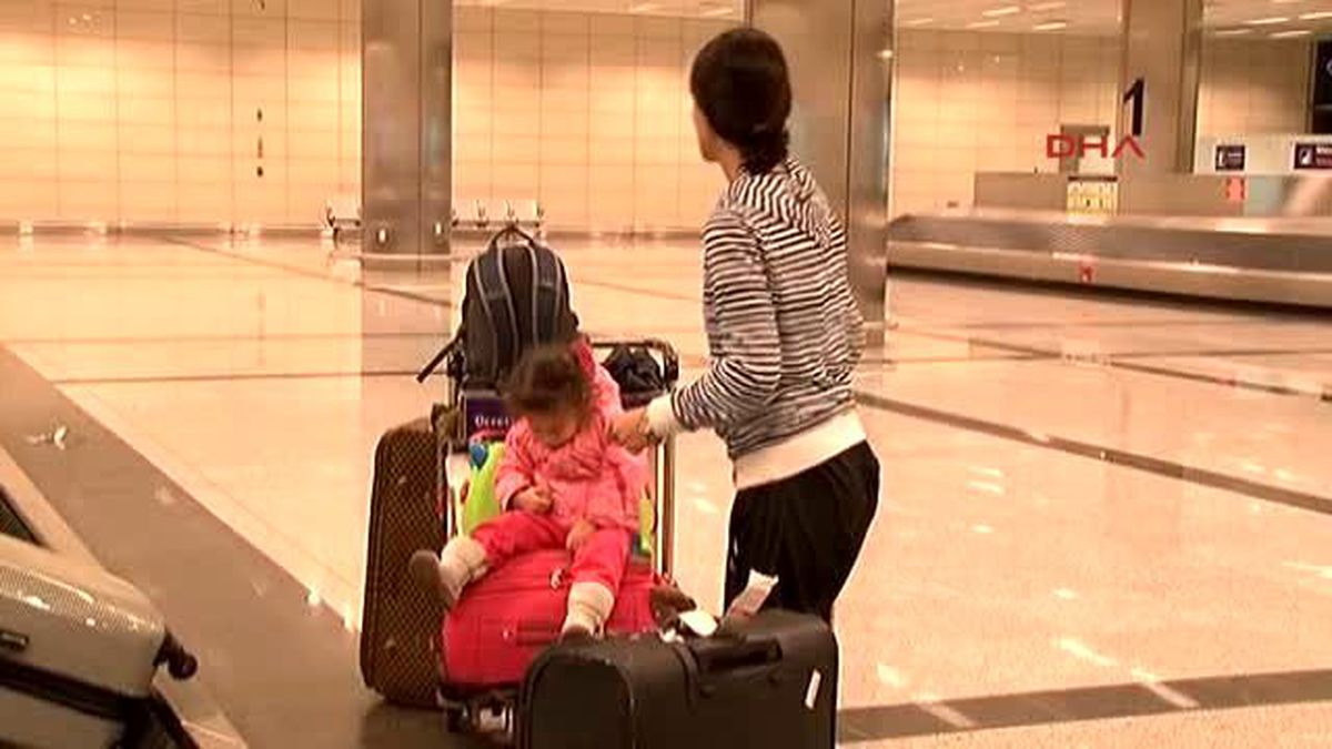 THY Uçağı Yolcularına Sağ ve Sol Elle 'Bomb' Yazdırıldı