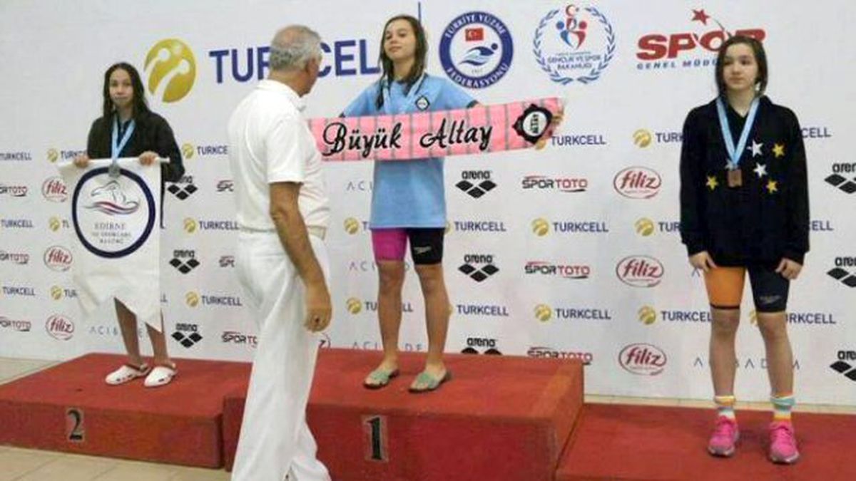 Yüzmede 5 Rekor Geldi