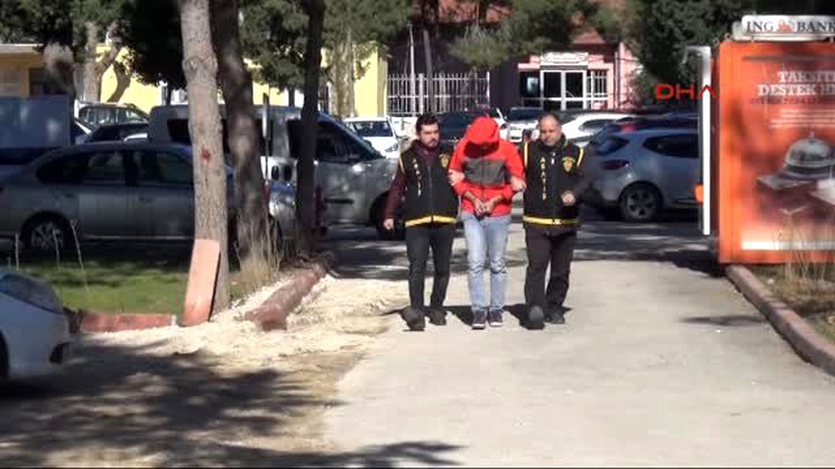 Adana - Duraktaki Vatandaşların Cüzdanını Çaldı