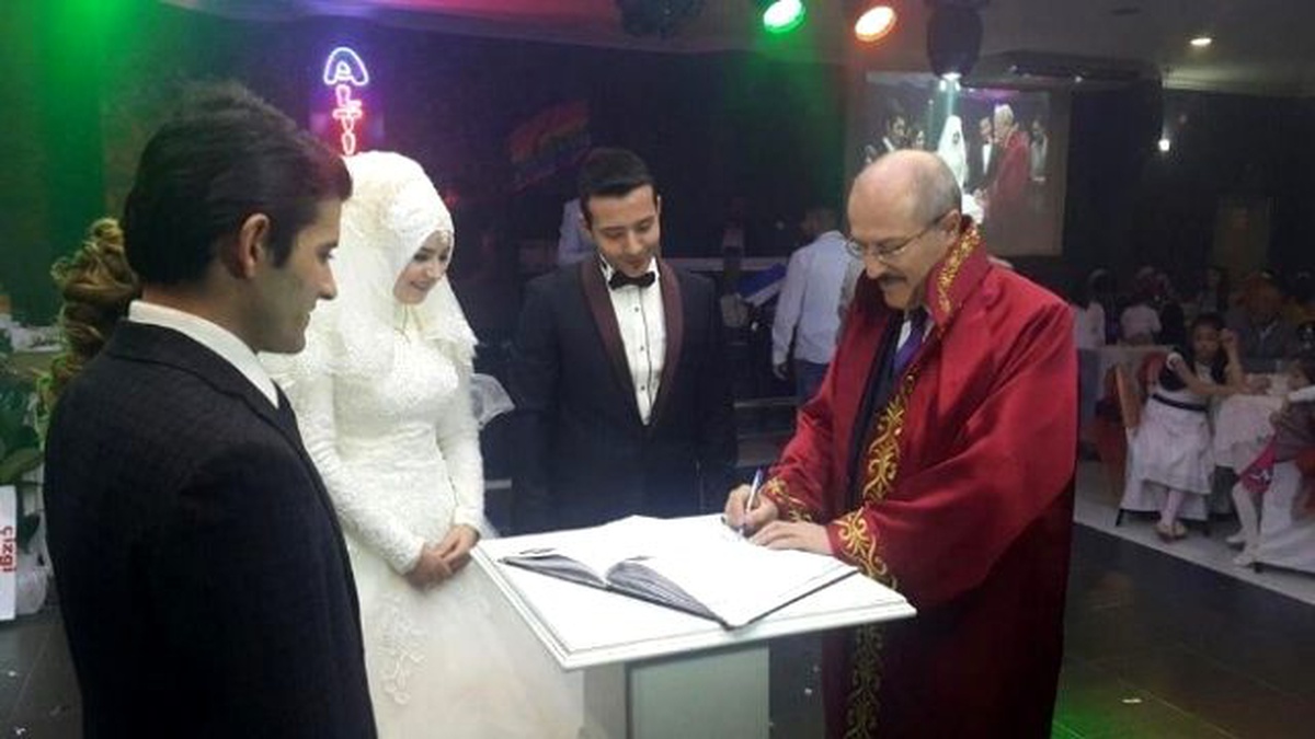 Altıeylül\'de Yazı İşleri Bin 21 Nikah Yaptı