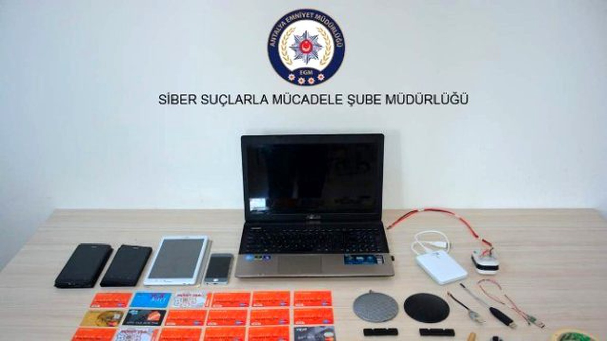 Atm Fareleri Düzeneklerle Yakalandı