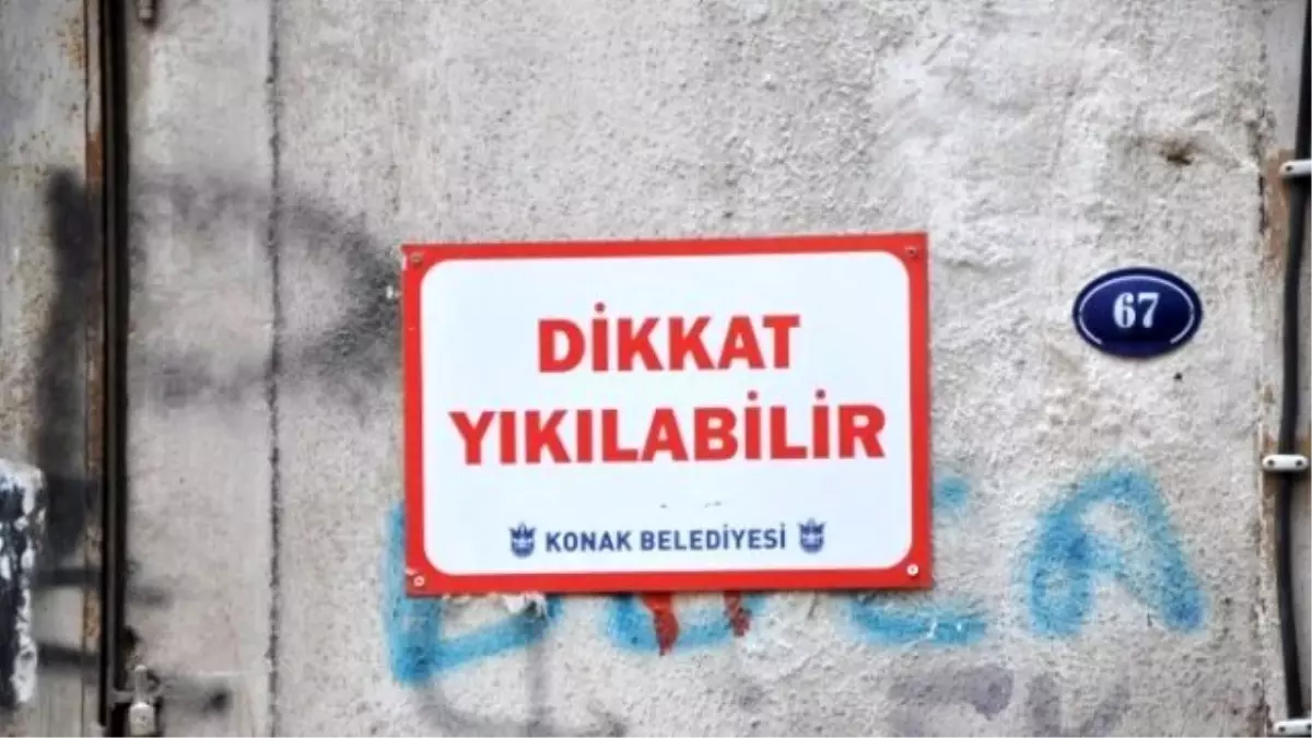 Dikkat Yıkılabilir' Yazısı Asıldı, Tedbir Vatandaşa Bırakıldı