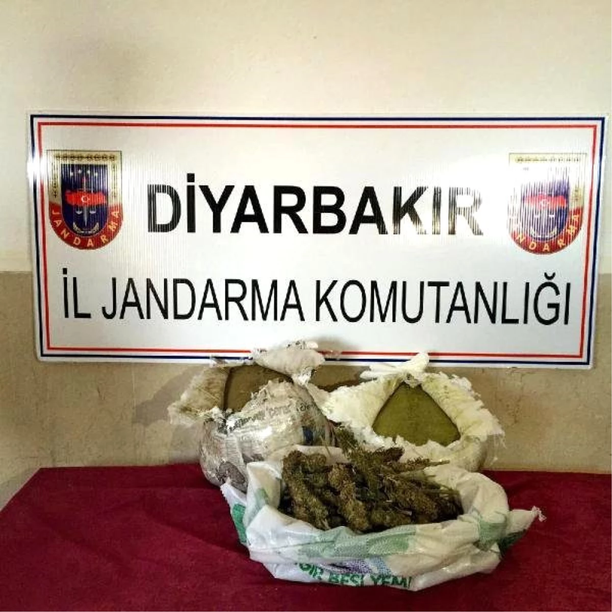 Diyarbakır\'da 86 Kilo Esrar Ele Geçirdi, 3 Kişi Tutuklandı
