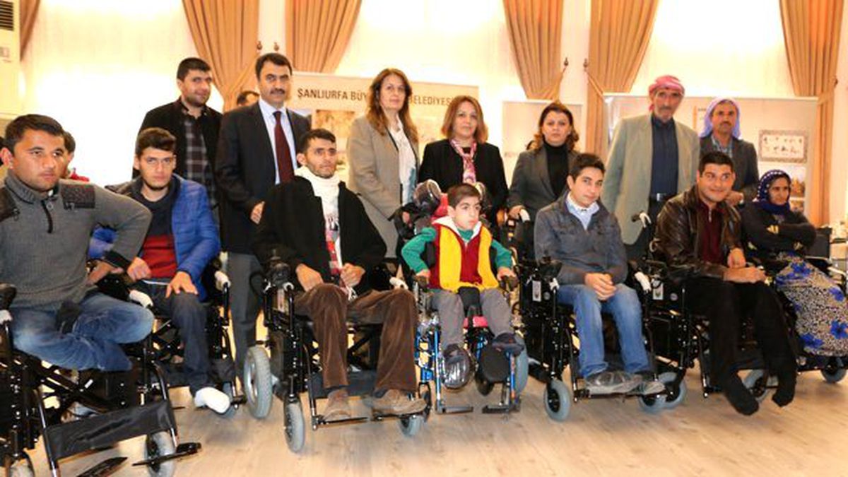 İhtiyaç Sahiplerine Sandalye Dağıtıldı