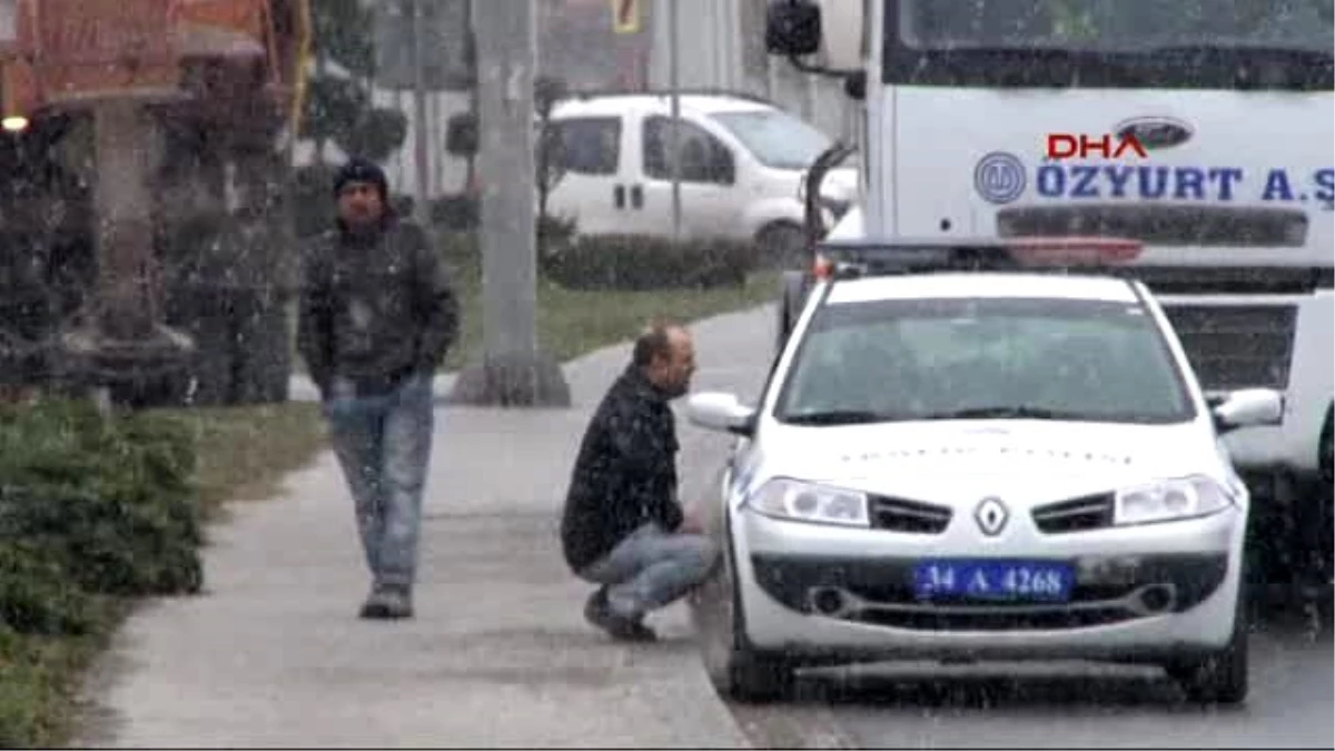 İstanbul\'da Kar Yağışı Kazayı da Beraberinde Getirdi