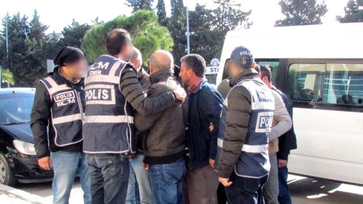 İzmir\'de İnsan Kaçakçılarına 12 Tutuklama