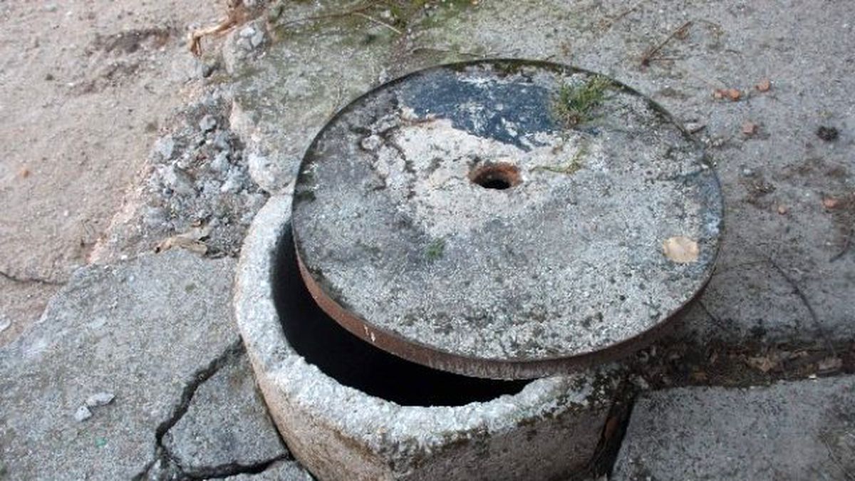 Kapağı Yarı Açık Kuyu ve İnşaat Temeli Tehlike Saçıyor