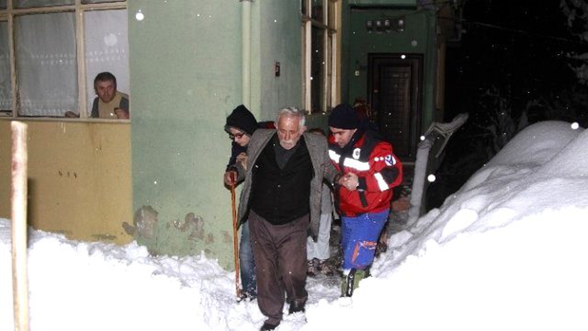 Karda Mahsur Kalan Kanser Hastası, 6 Saatlik Çalışma Sonucu Kurtarıldı