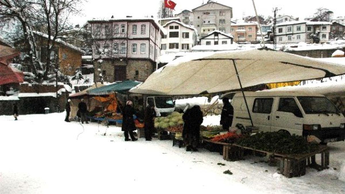 Kastamonu\'da Kar Pazarı Vurdu