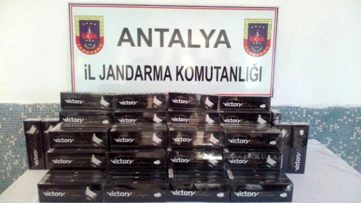 Otomobil Bagajında Bin 800 Paket Kaçak Sigara