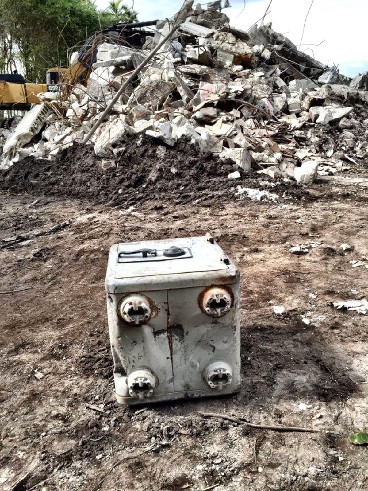 Pablo Escobar'ın Miami'deki Villasının Temelinden Kasa Çıktı