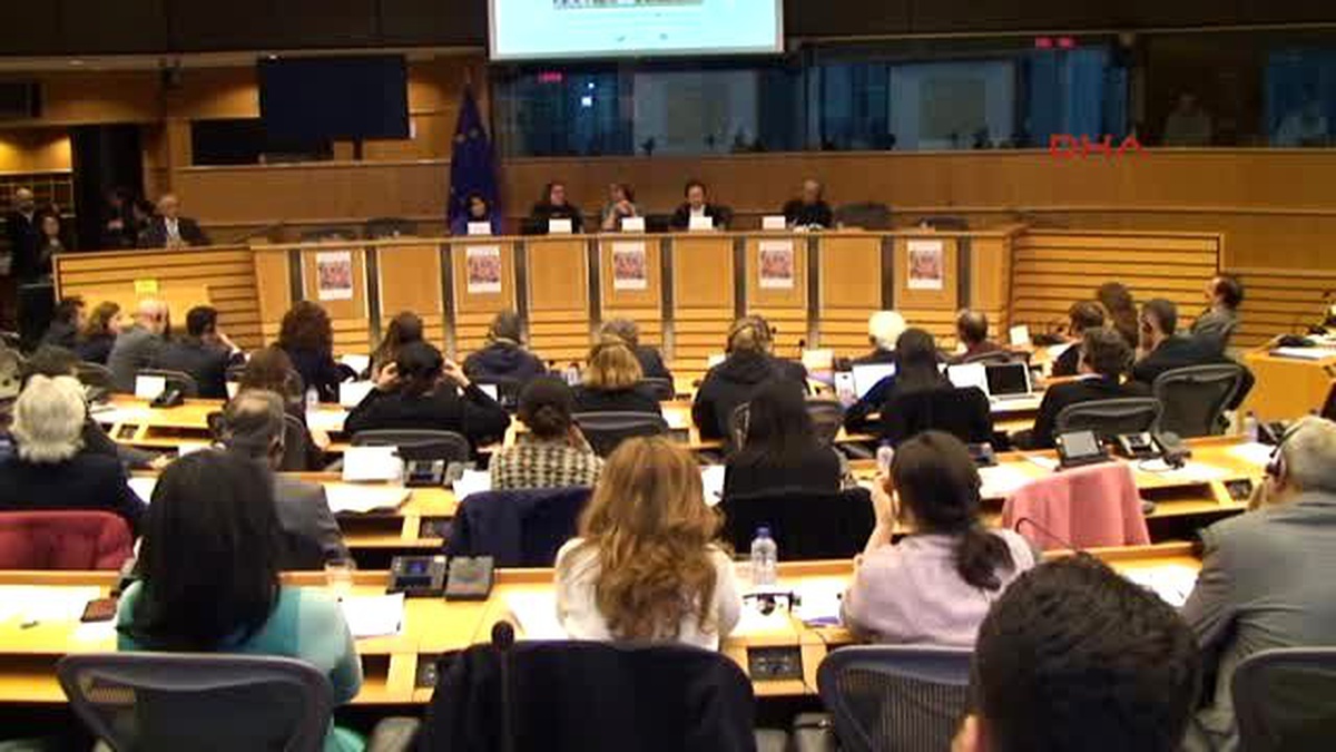Selahattin Demirtaş AP\'de Düzenlenen Türkiye ve Kürtler Konferansı\'na Katıldı 1-