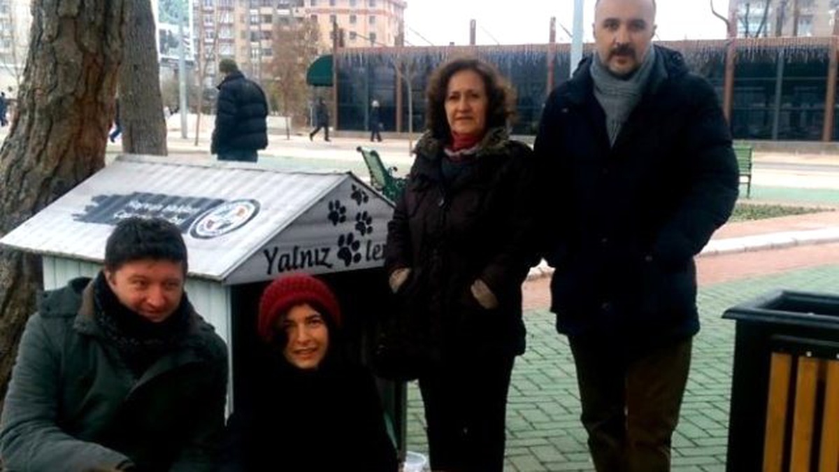 Sokak Hayvanları İçin \'İnsanlığımız Buz Tutmasın\' Çalışması