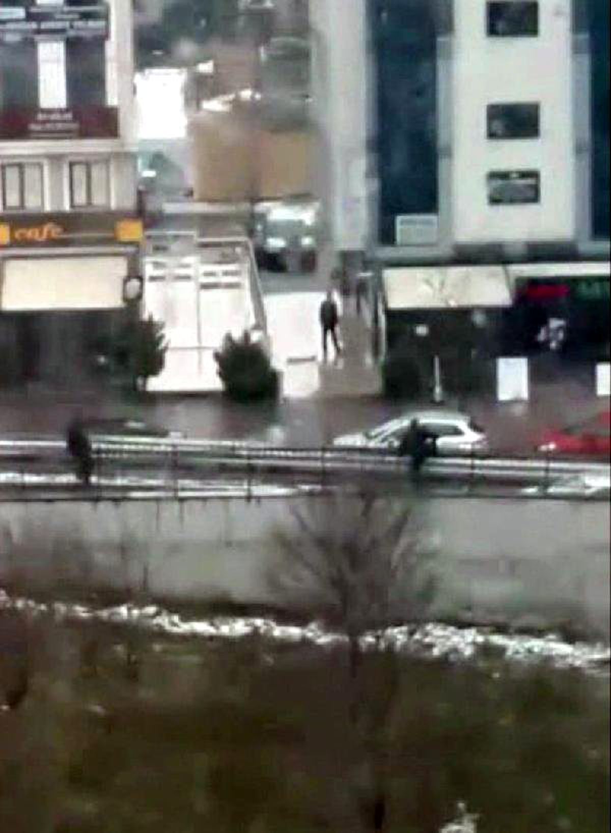 Şüpheli Kaçtı, Polis Ateş Açarak Yakaladı