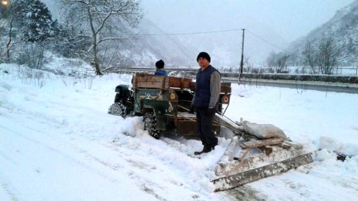 Vatandaşlar Kar Küreme Aracını Kendisi Yaptı