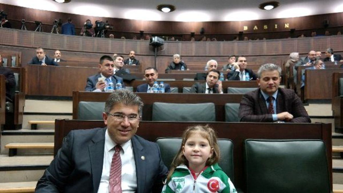 48 Gençlik Meclise Girdi