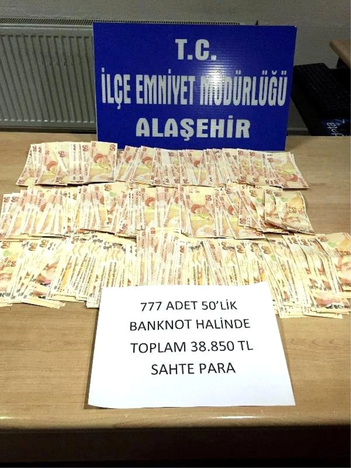 Alaşehir\'de Sahte Paraya 3 Tutuklama