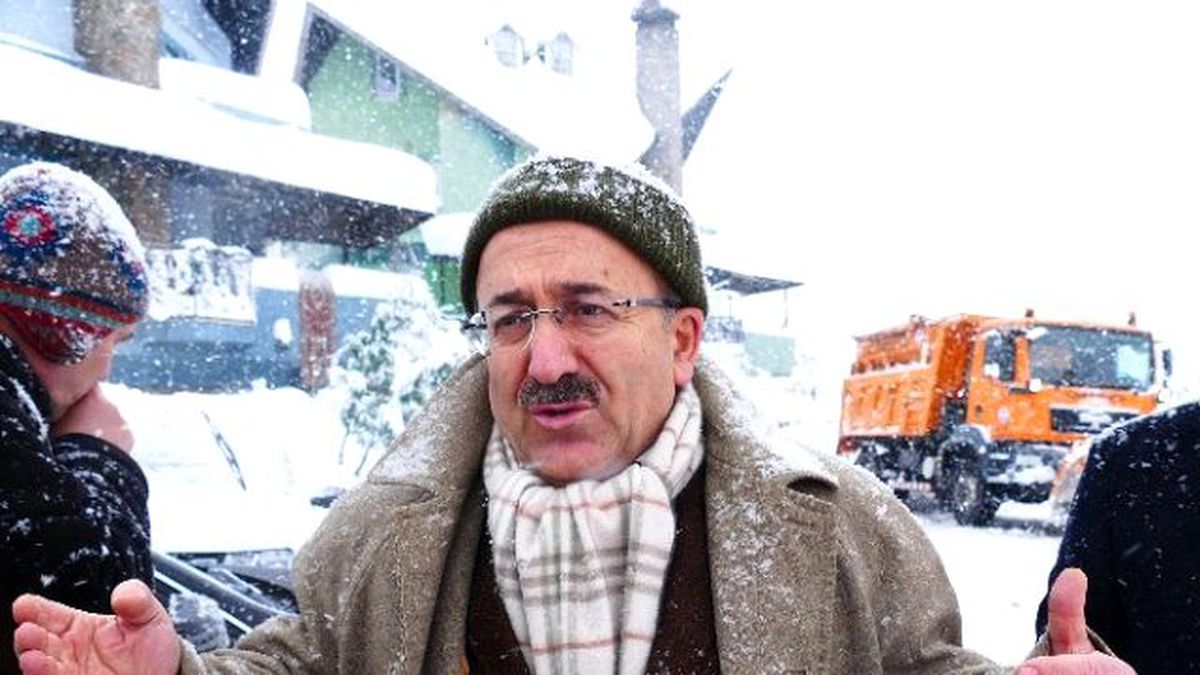 Başkan Gümrükçüoğlu Kar Mücadelesi Çalışmalarını Değerlendirdi