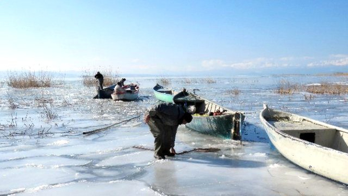 Beyşehir Gölü Kıyıları Buz Tuttu