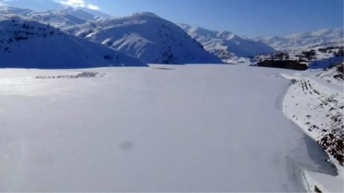 Erzincan Baraj Gölü Buz Tuttu