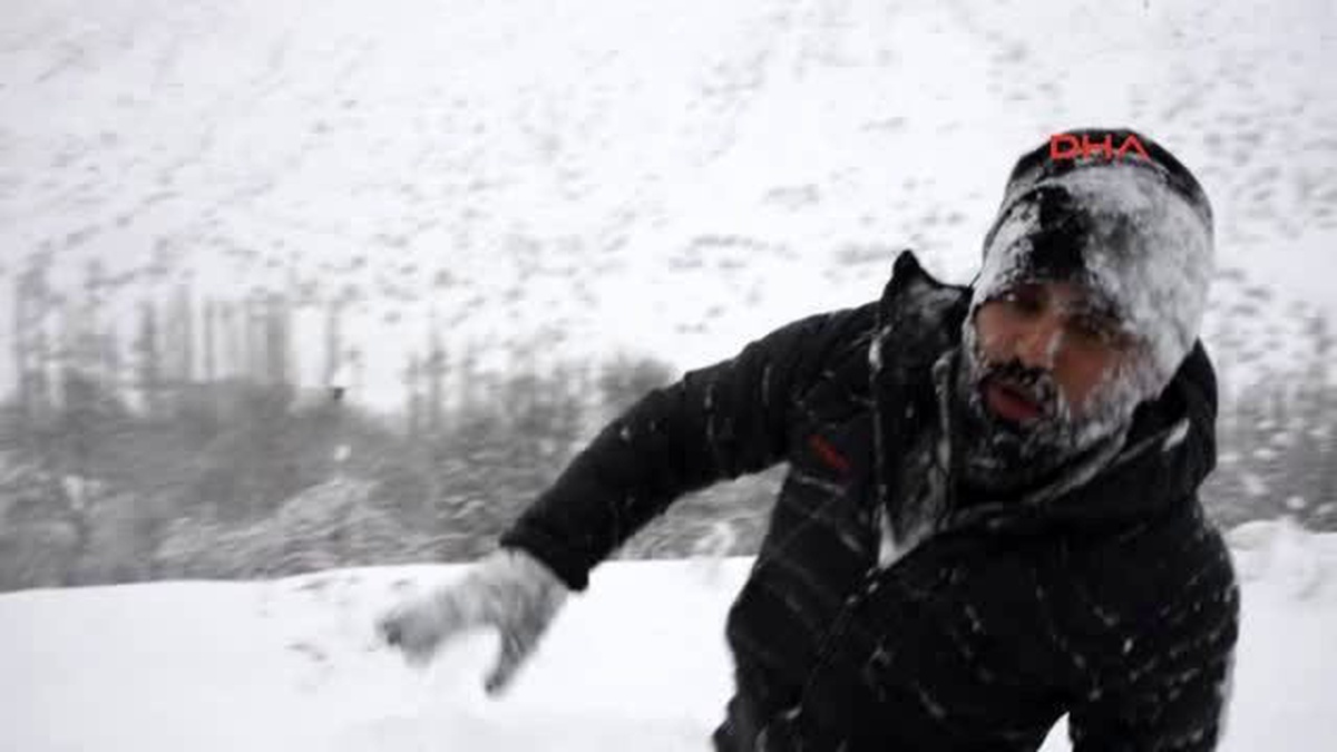 Erzurum-Buz Tutan Sarı Gelin Şelalesine Tırmandılar