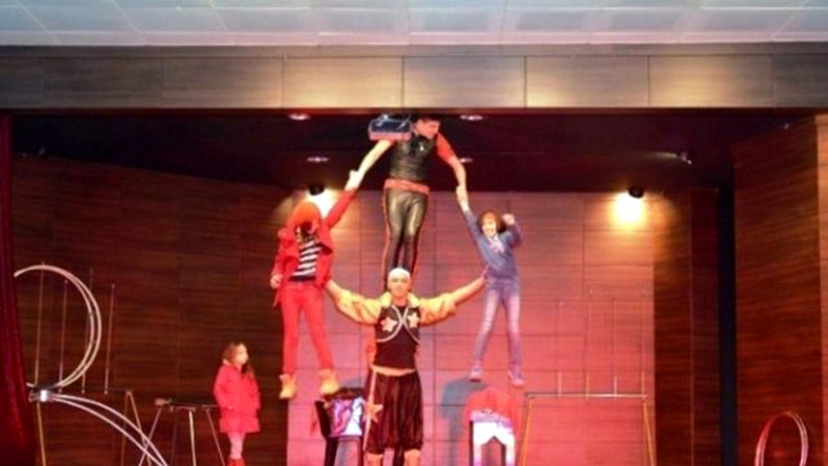 Gediz\'de Öğrencilere Sirk Gösterili Karne Şenliği