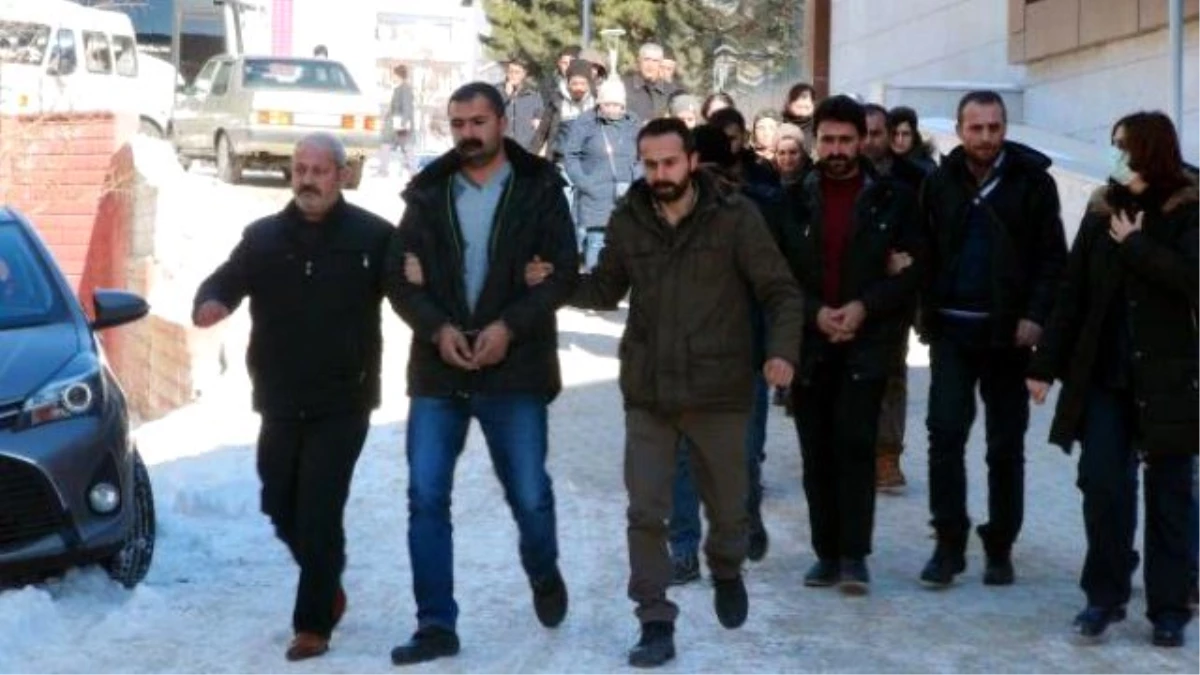 Karakoçan Belediyesine Baskın: 11 Gözaltı (2)