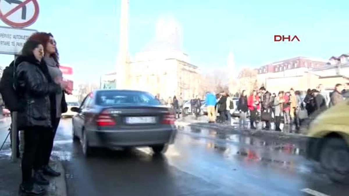 Kosova Muhalefeti ?hükümete Karşı Korna Çalma Eylemi? Düzenledi