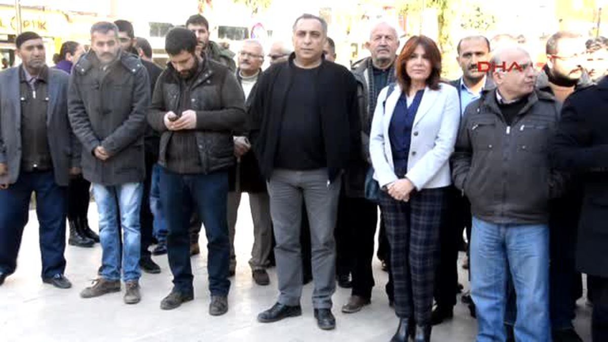 Mersin\'de Cizre\'de Mahsur Kalanlar İçin Destek Eylemi