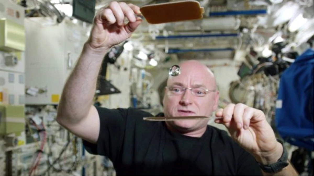 NASA Astronotu Uzayda Su Damlasıyla Pin Pon Oynadı