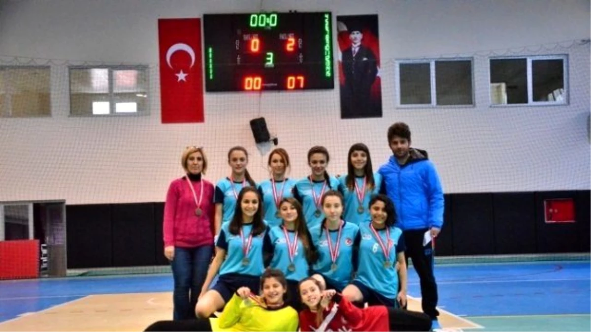 Okullararası Futsal Kız ve Erkek Grup Müsabakaları Adana\'da Tamamlandı