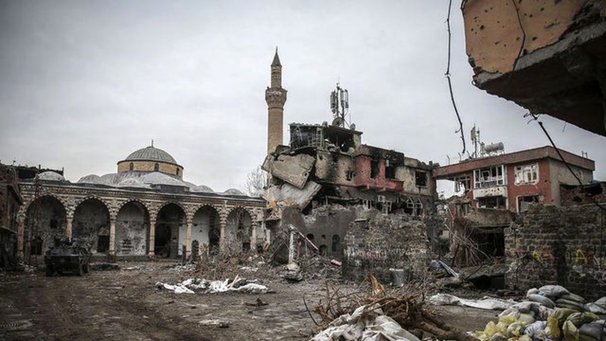 PKK 32 Camide Ezanı Susturdu