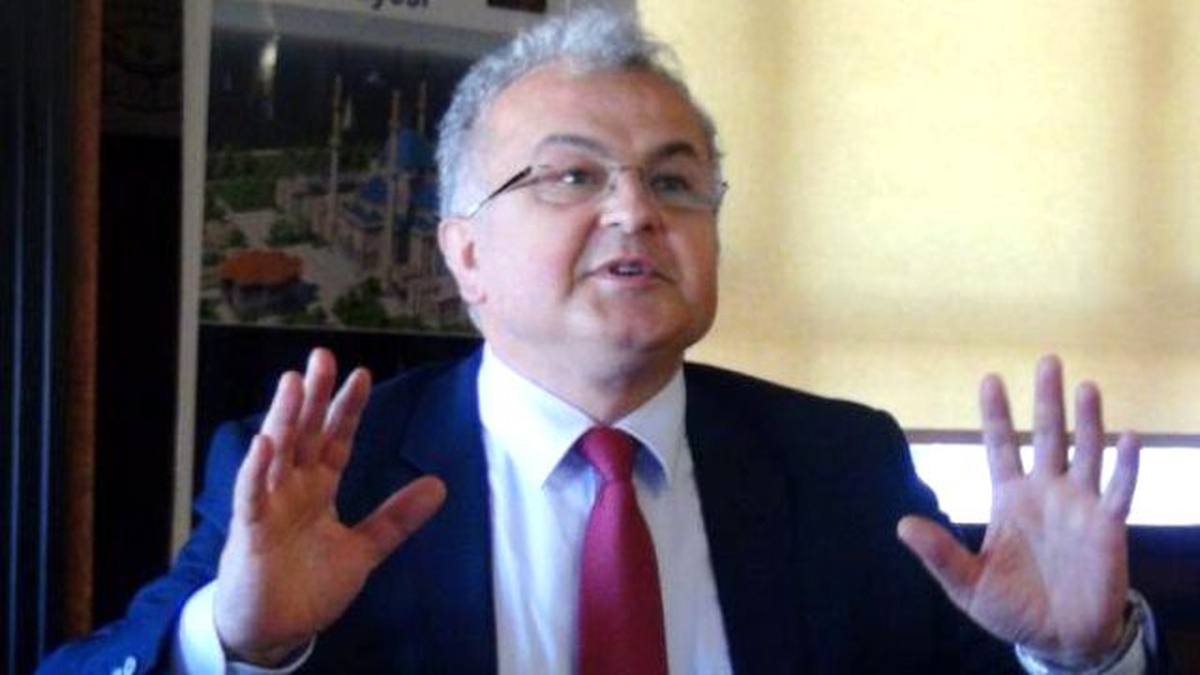 Rize Belediye Başkanı\'ndan Şiirli Yanıt: Bilseydum Göğe Branda Gererdum (2)
