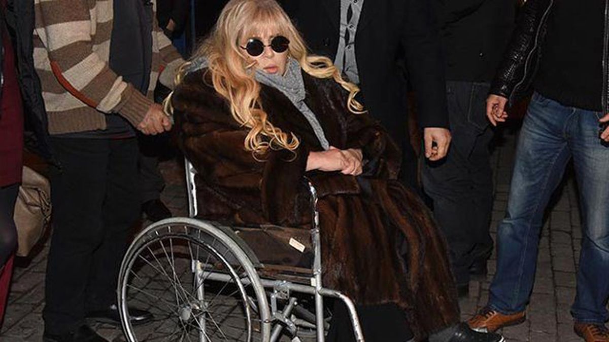 Tekerlekli Sandalyeye Mahkum Olan Zerrin Özer'in İsteği Duygulandırdı