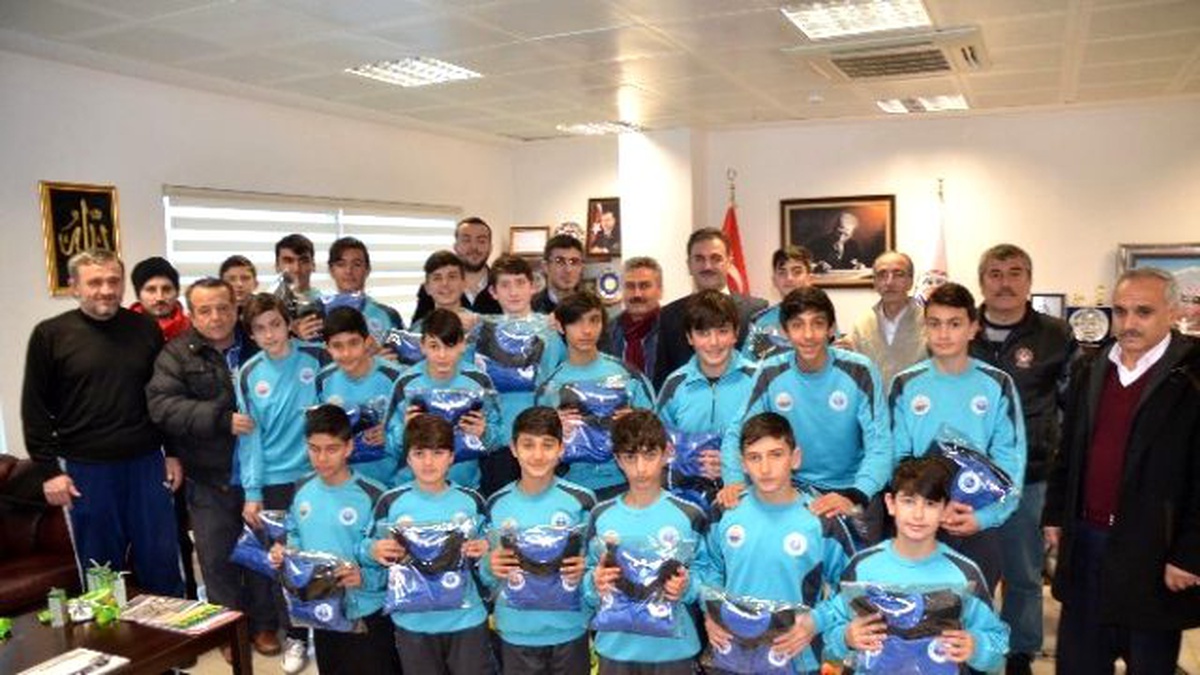 Yılmaz\'dan Belediye Spor U-14 Takımı\'na Moral