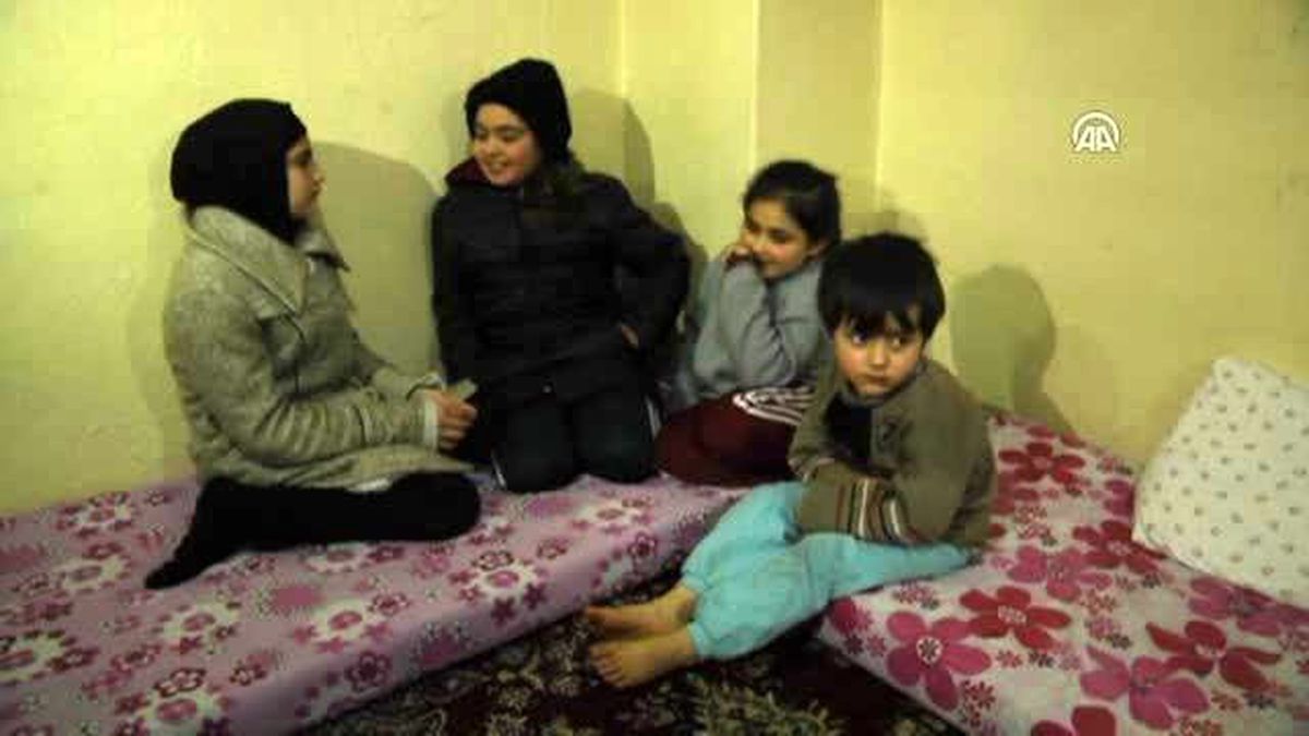 Suriyeli Küçük Kızın Ailesinden Geriye Cep Telefonundaki Fotoğraflar Kaldı