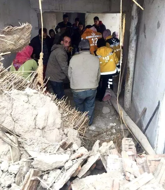 Aksaray’da Müstakil Ev Çöktü 2 Yaralı Son Dakika