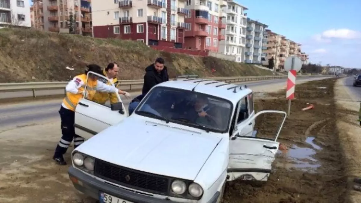 Ambulansla Otomobil Çarpıştı: 1 Yaralı