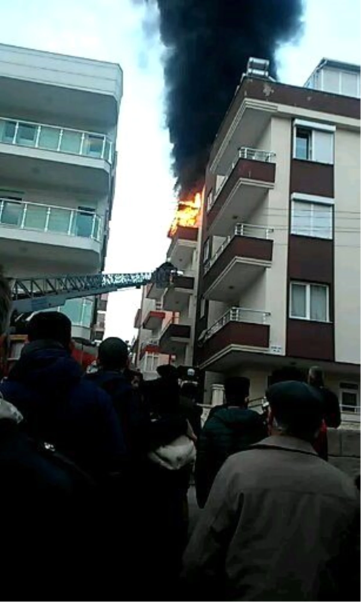 Antalya\'da Ev Yangını