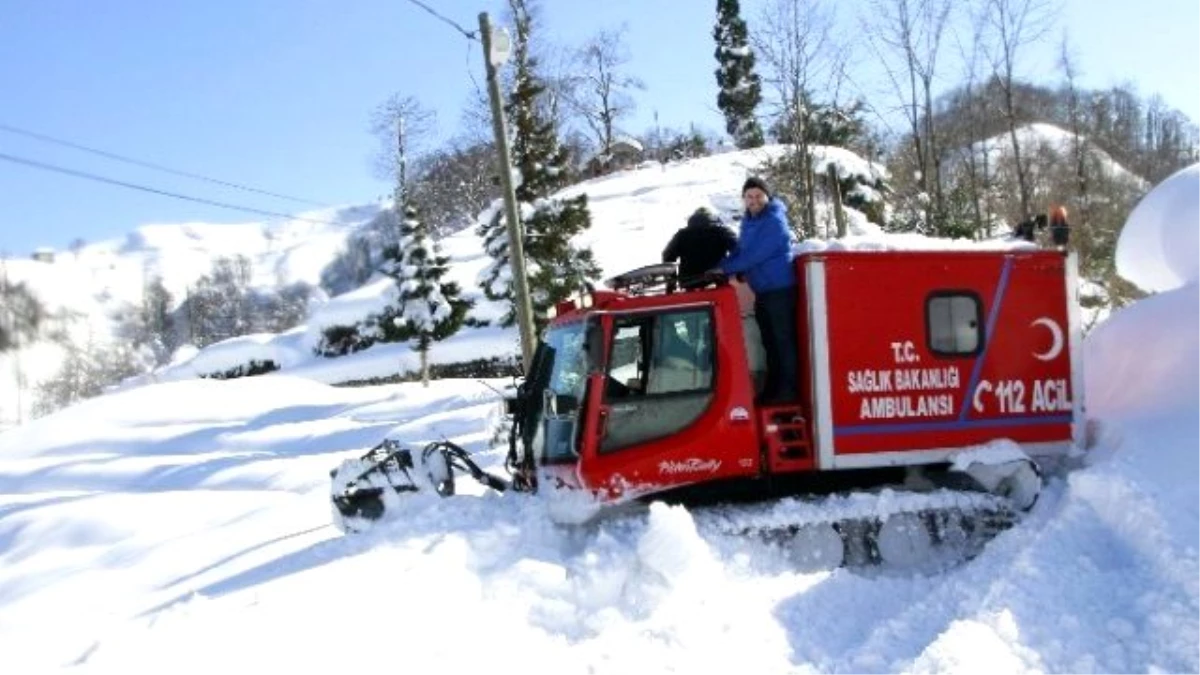 Astım Hastası Babaanne ve Torununa Kar Ambulansı Yetişti