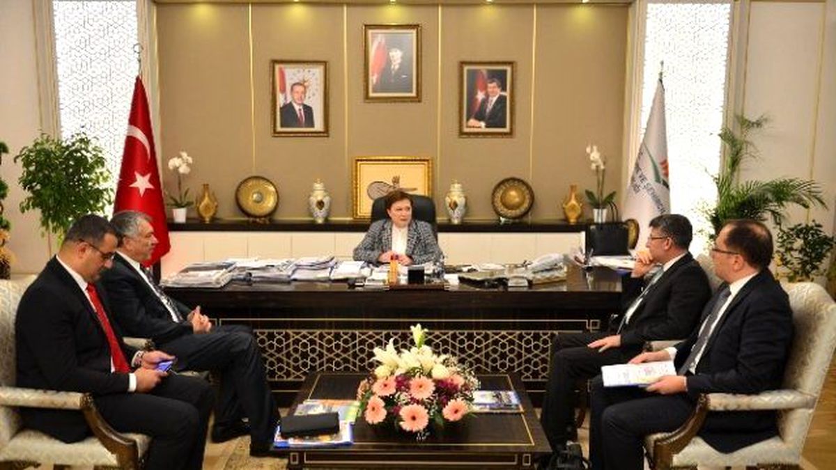 Başkan Karalar, Projelerini Bakan Sarı ile Görüştü