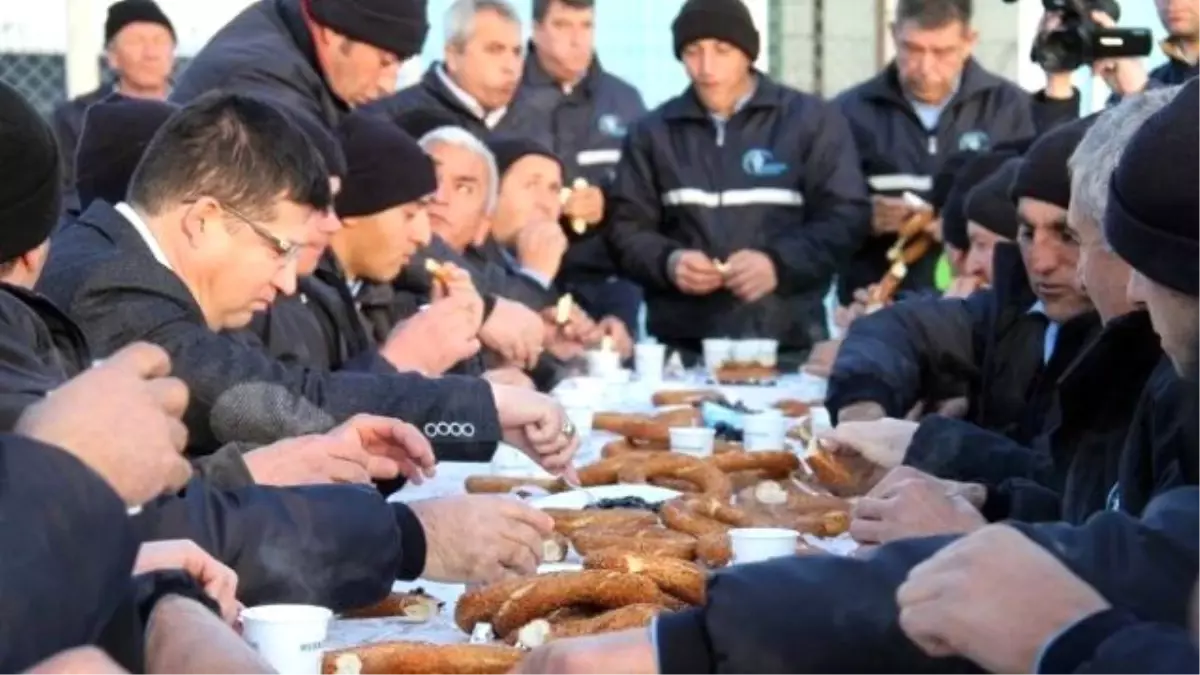 Başkan Subaşıoğlu, Fen İşleri Çalışanları ile Kahvaltı Yaptı