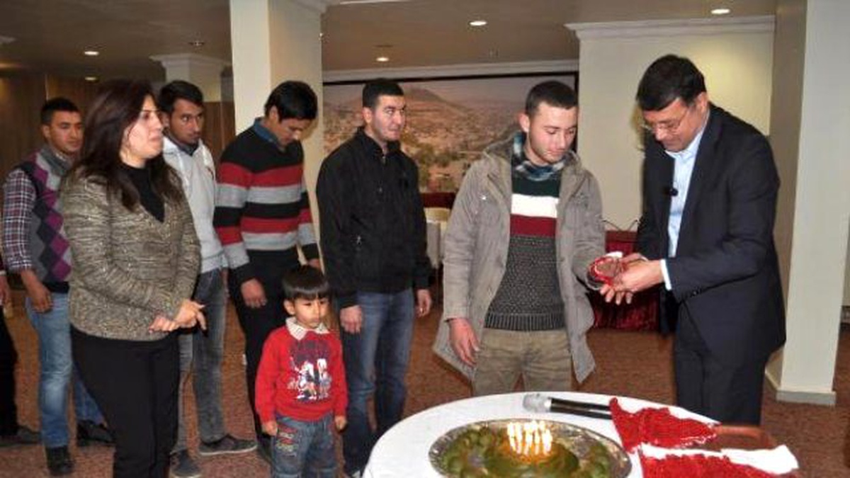 Belediye Başkanı, Askere Gidecek Gençlere Kına Yaktı