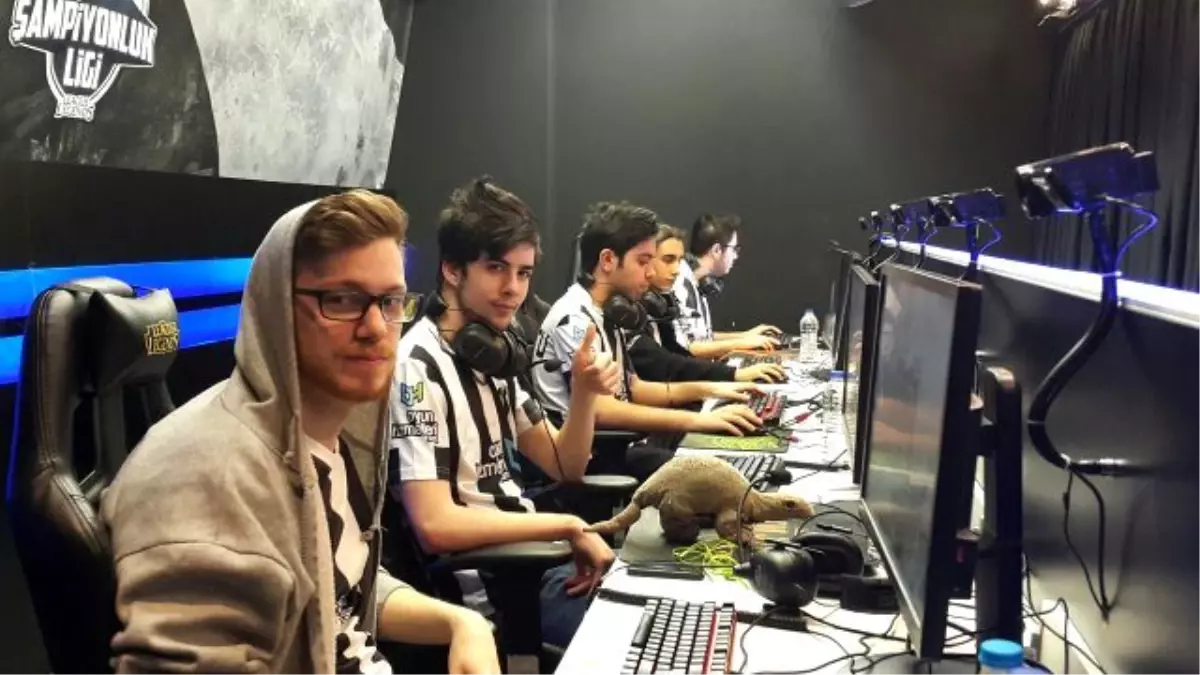 Beşiktaş.Oyunhizmetleri Takımı Çilekler ve HWA Gaming İle Karşılaştı