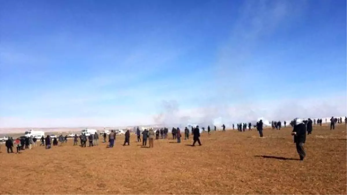 Cizre\'ye Yürümek İsteyen Hdp\'lilere Polis Müdahalesi